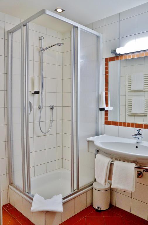 Gasthof Zur Strass Eugendorf Kamer foto